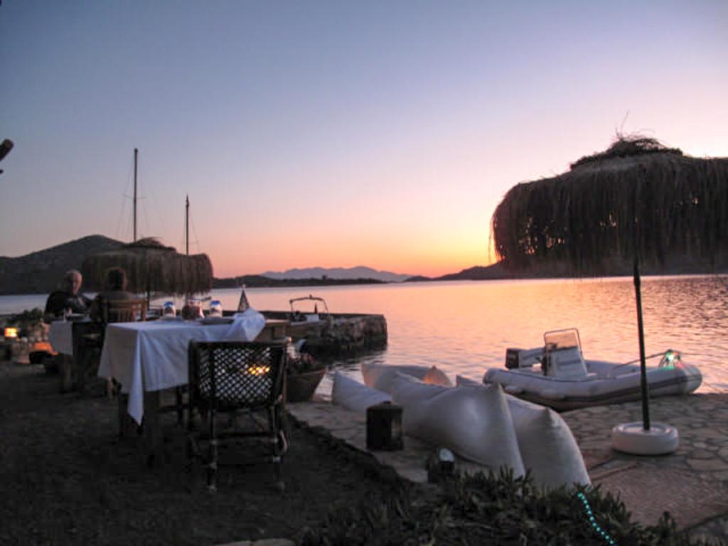 Готель Bozburun Yacht Club Екстер'єр фото