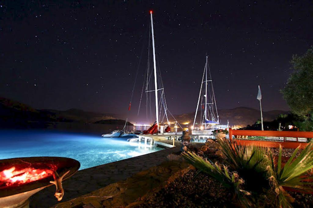 Готель Bozburun Yacht Club Екстер'єр фото